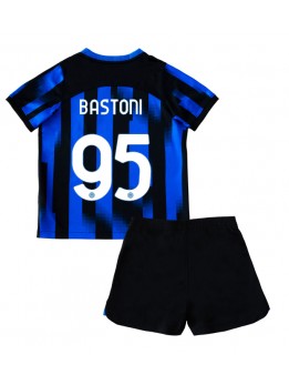 Inter Milan Alessandro Bastoni #95 Heimtrikotsatz für Kinder 2023-24 Kurzarm (+ Kurze Hosen)